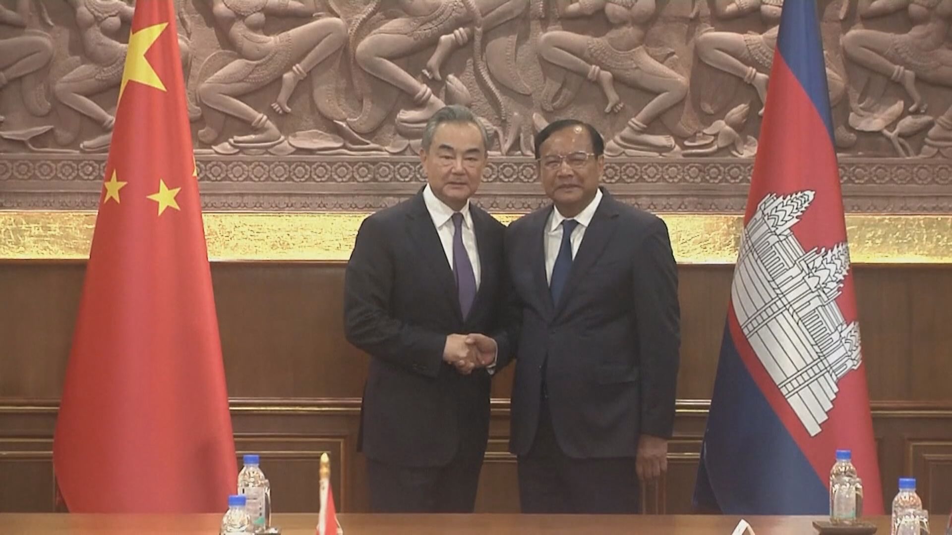 王毅轉訪金邊 重申繼續支持柬埔寨