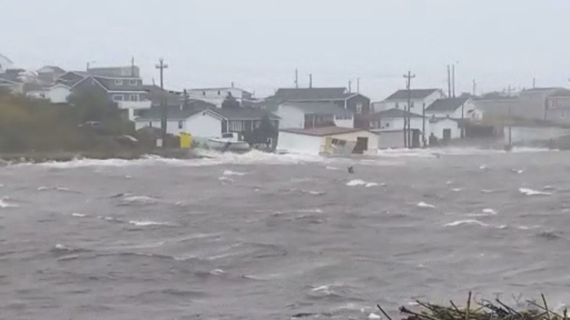 後熱帶氣旋菲奧娜登陸加拿大東部　逾50萬戶停電