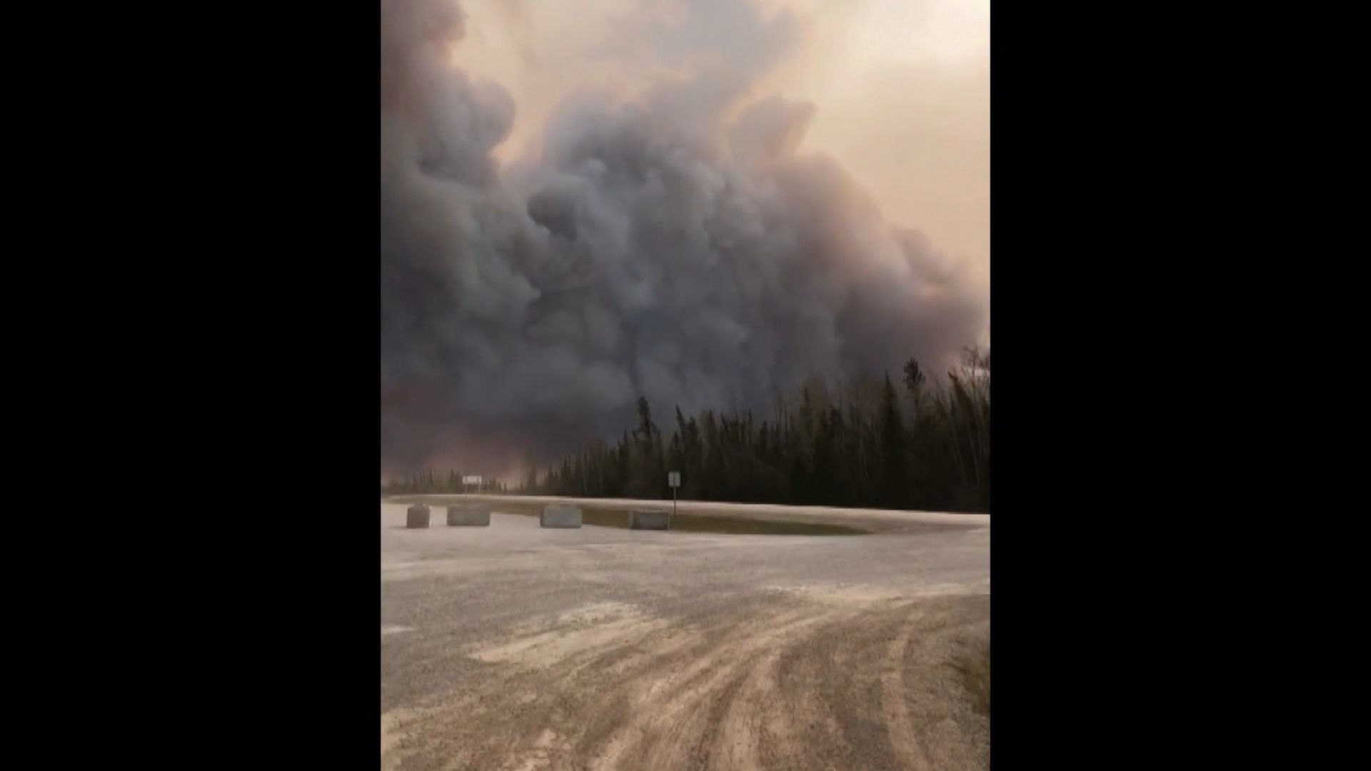 加拿大卑詩省東北部山火 數千人撤離