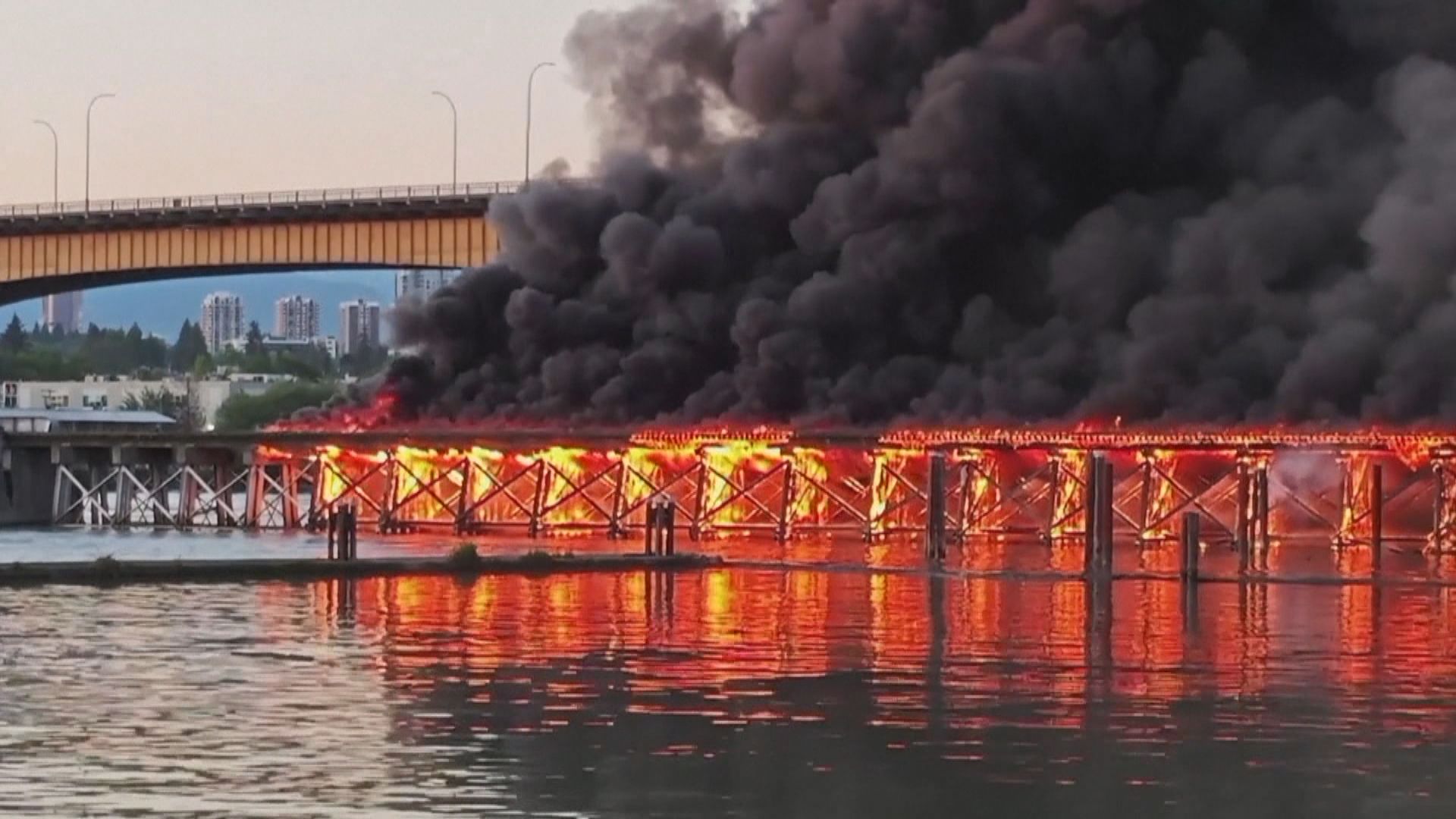加拿大列治文廢棄鐵路橋發生大火