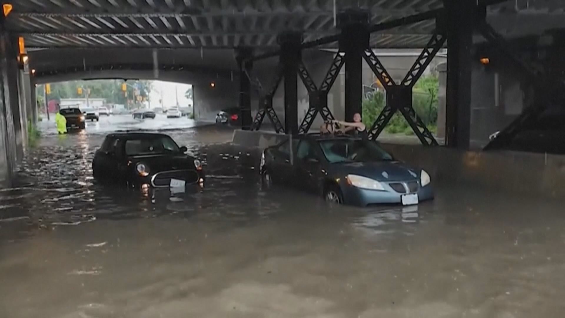 加拿大多倫多暴雨成災大停電 多地水浸交通受阻