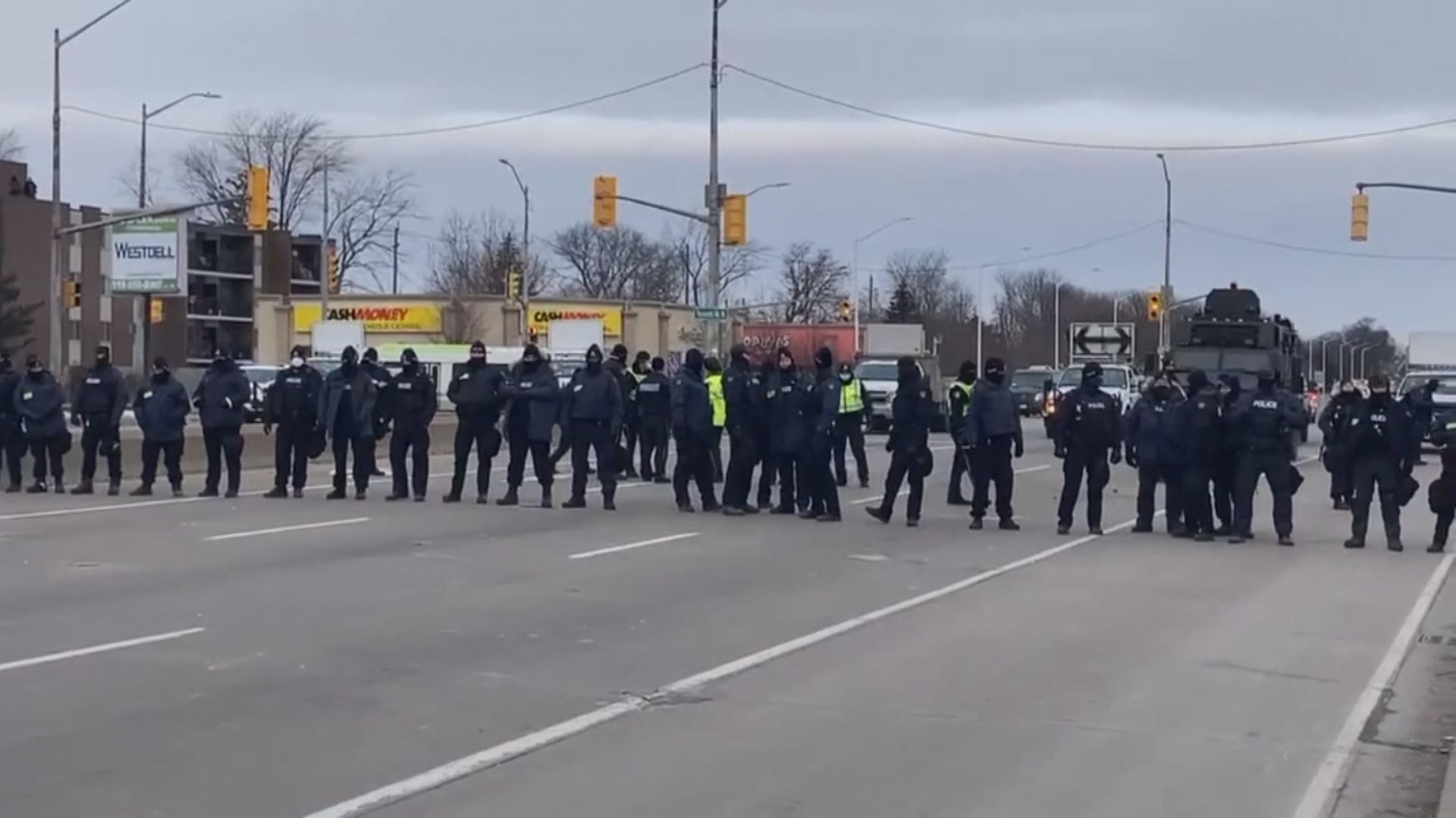 加拿大警方繼續在大使橋清場並採取拘捕行動