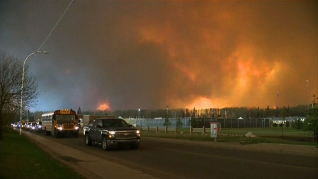 加拿大森林大火八萬居民疏散