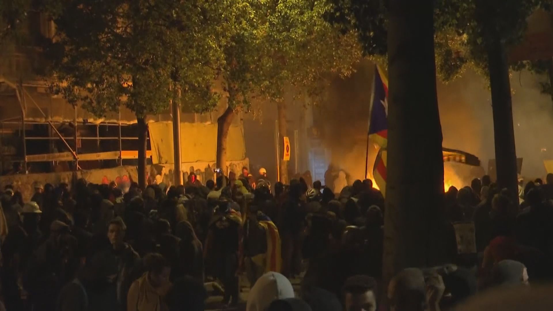 巴塞羅那遊行演變成暴力衝突