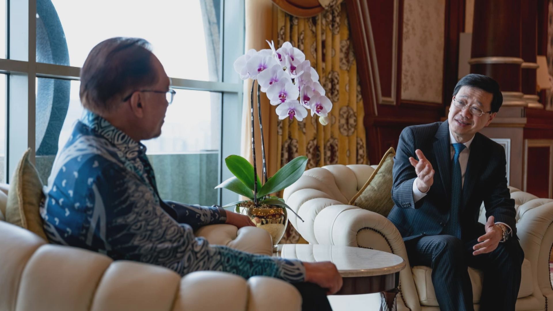 李家超轉往馬來西亞吉隆坡訪問 與總理安華會面