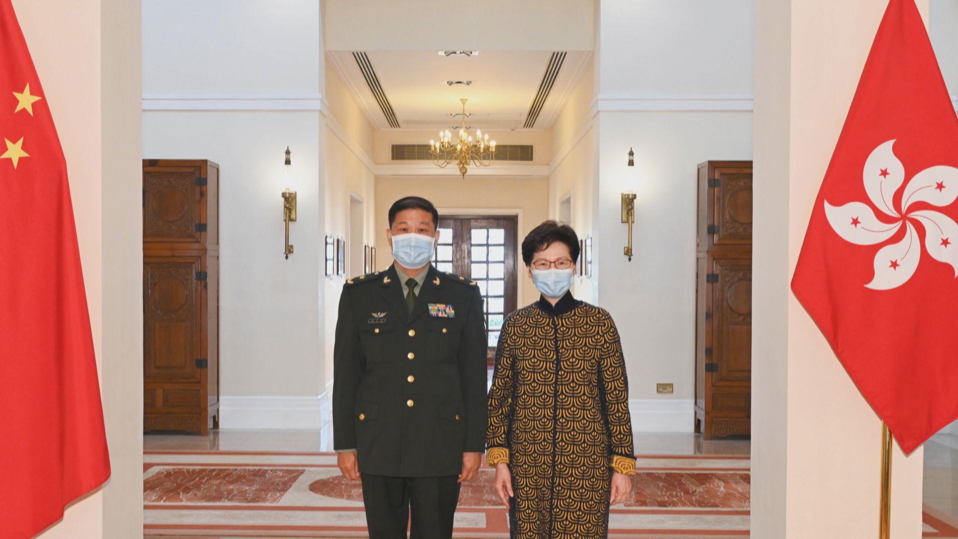 林鄭月娥與解放軍駐港部隊司令員彭京堂會面
