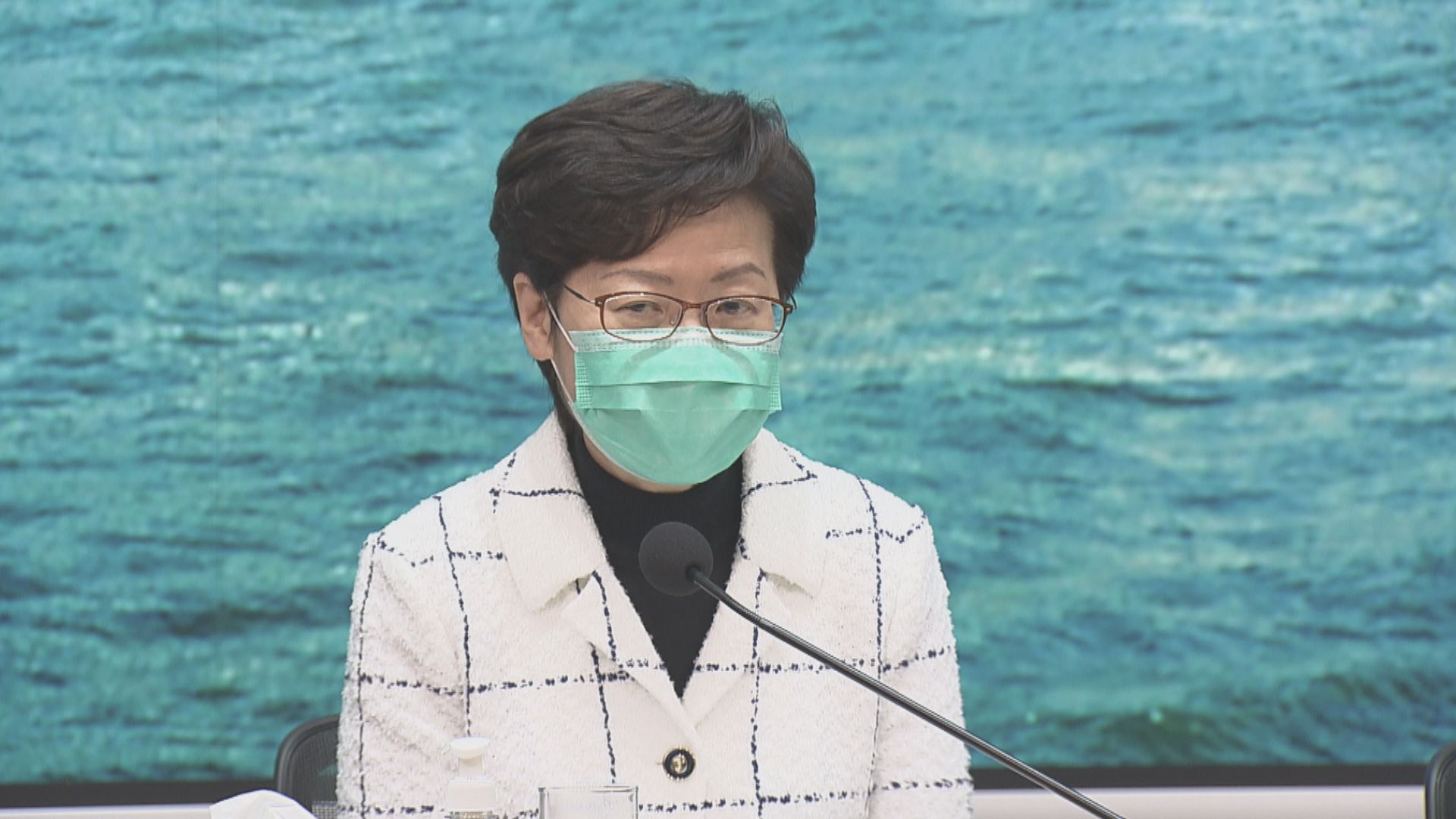林鄭：在香港政治化環境是「為官做事周身蟻」