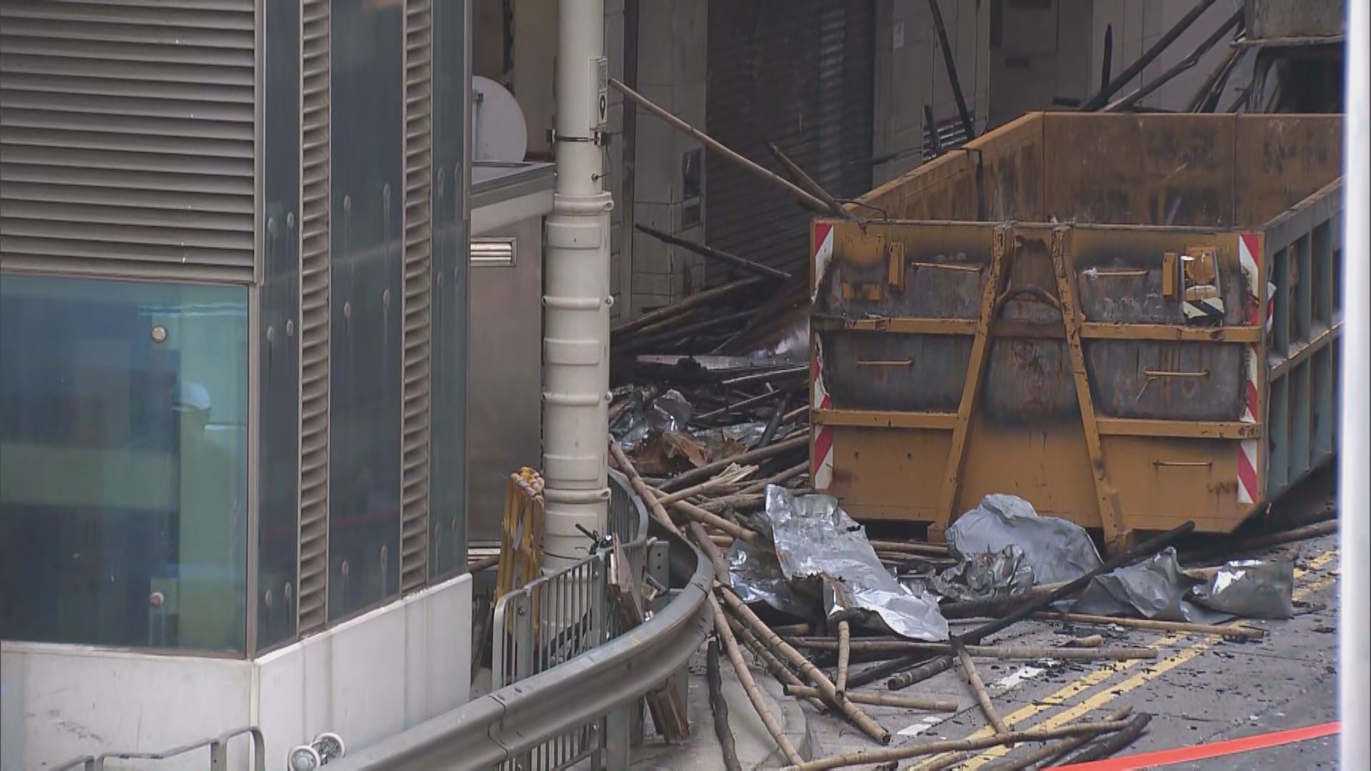 中環華懋大廈三級火　消防顧問稱不排除由煙頭引致(何泳薇報道)