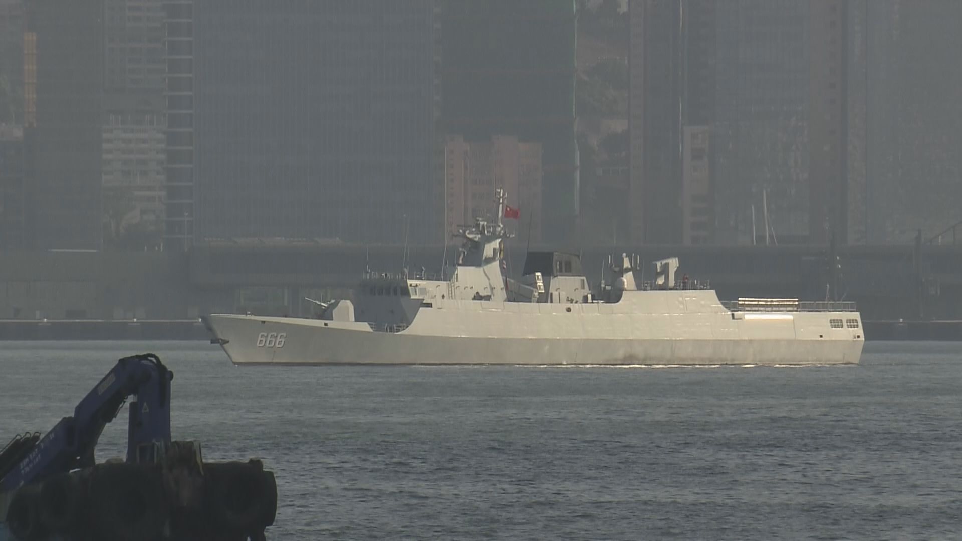 解放軍風帆訓練艦破浪號抵港訪問三天