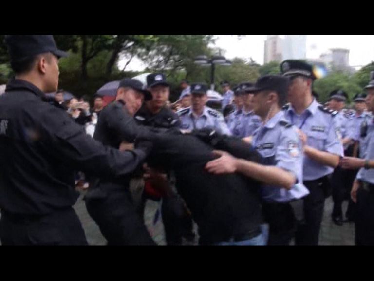 上海金山區示威持續第五日