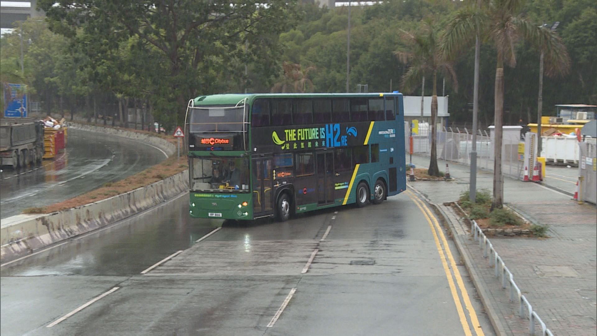 首輛氫能巴士展開道路測試 試行20號路線