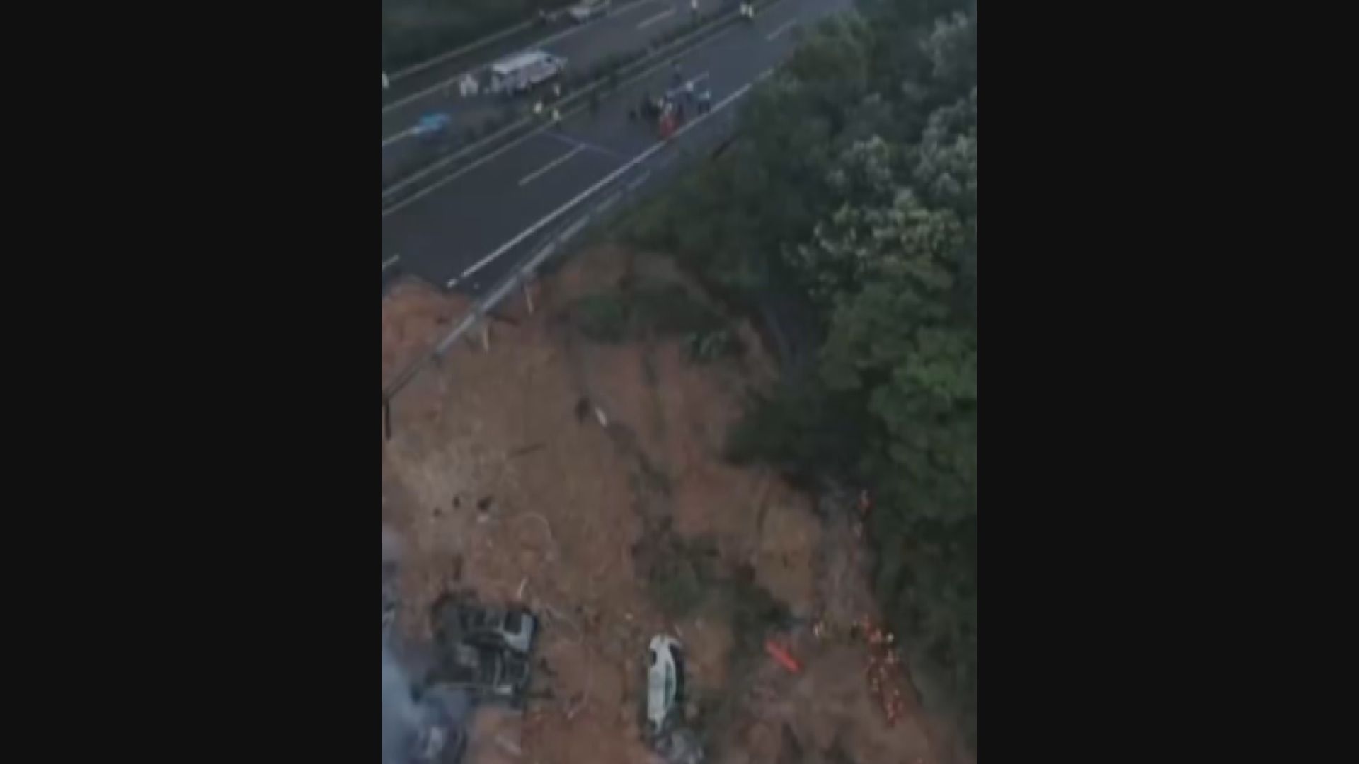 廣東省梅龍高速公路發生路陷 多輛車被困 至少19死30傷