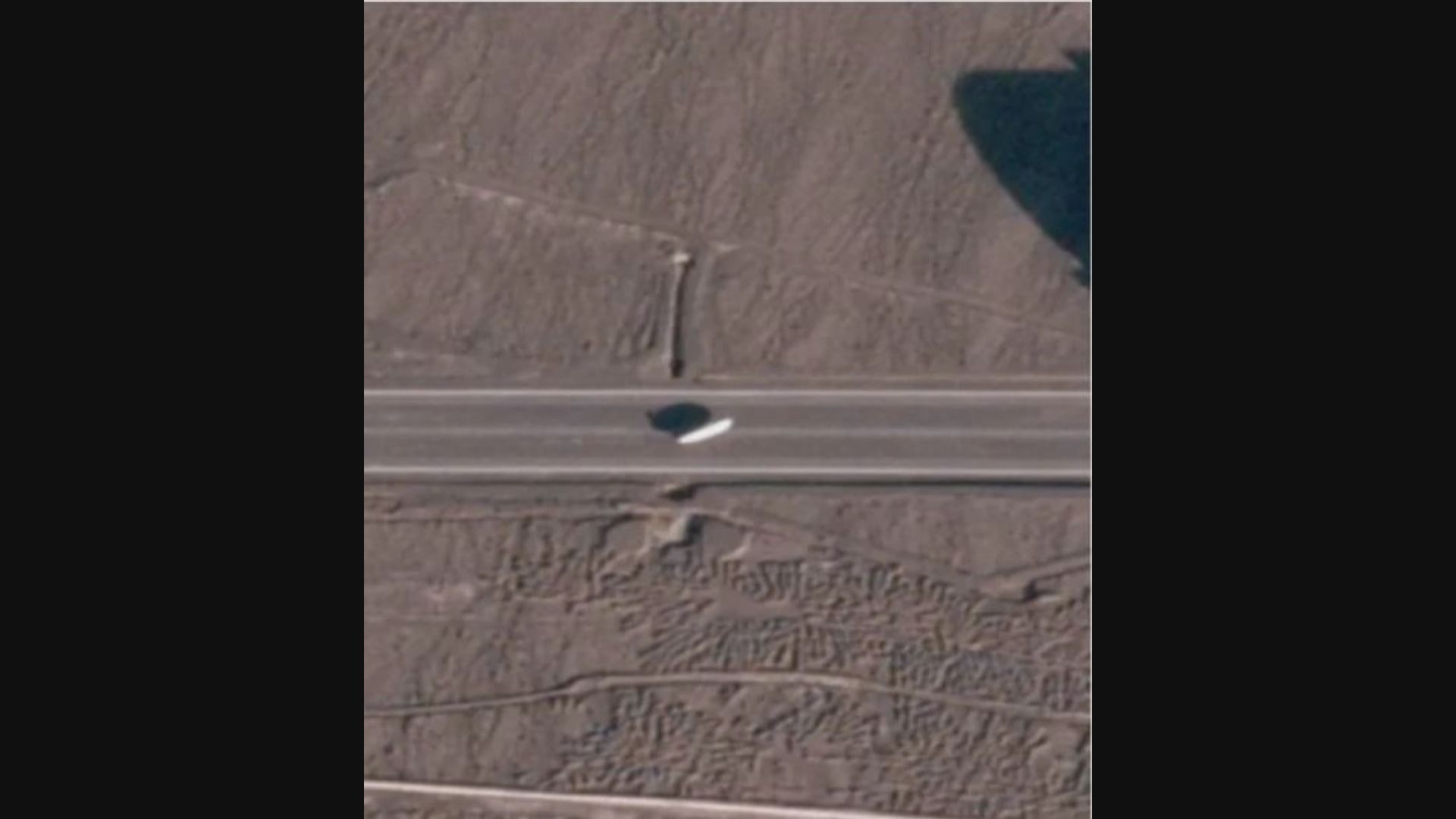 有美國公司於新疆拍攝到相信是飛艇的衛星圖片