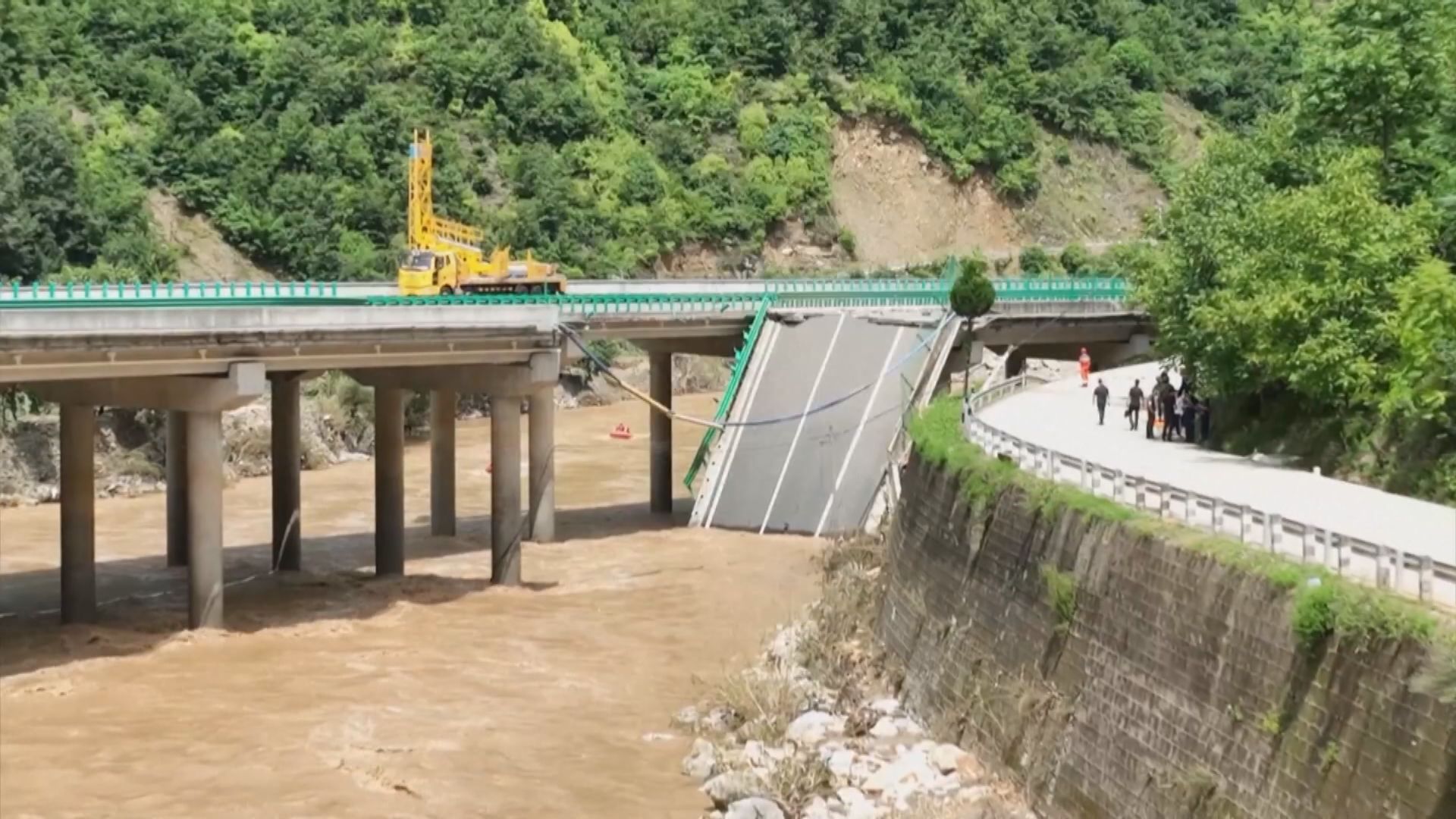 陝西高速公路塌橋事故增至38人死亡