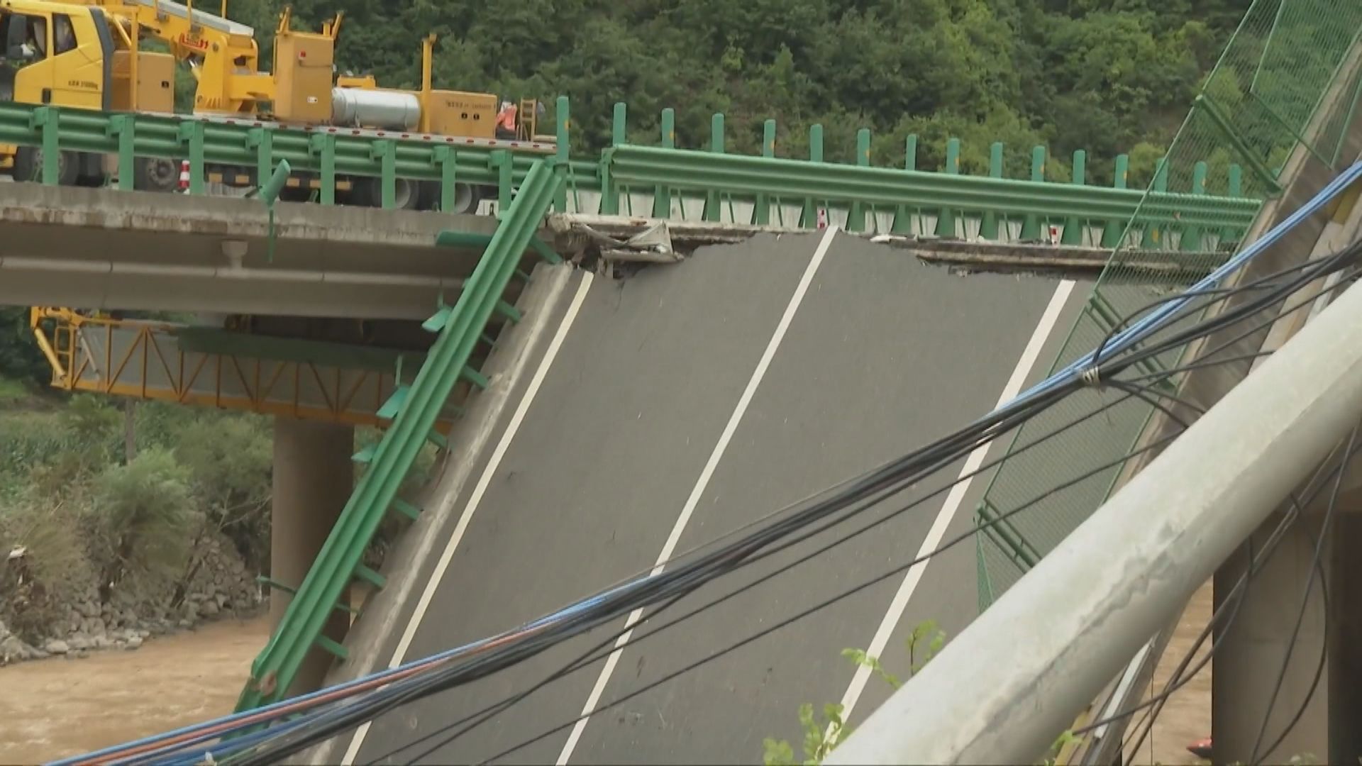 四川雅安山洪暴發釀8死12傷  陝西柞水尋回更多斷橋墮河車輛