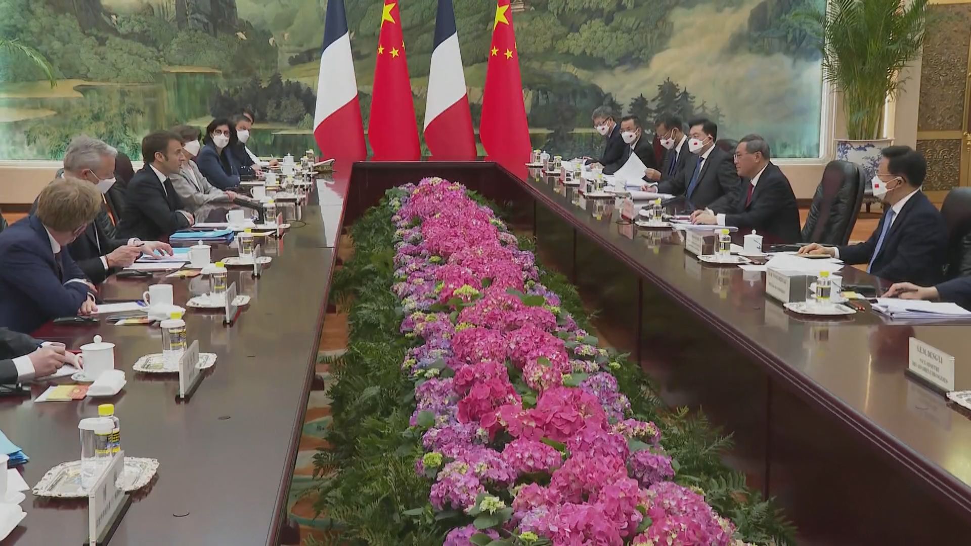李強、趙樂際分別接見訪華的法國總統馬克龍