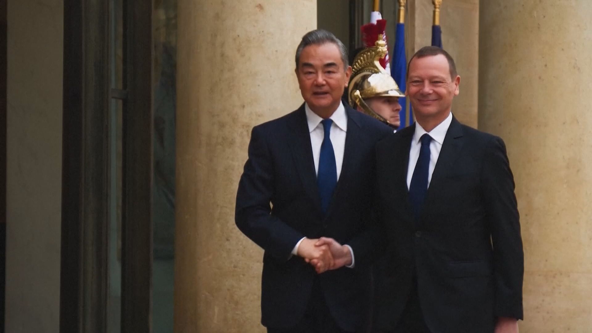 王毅與法國總統外事顧問博納主持中法戰略對話