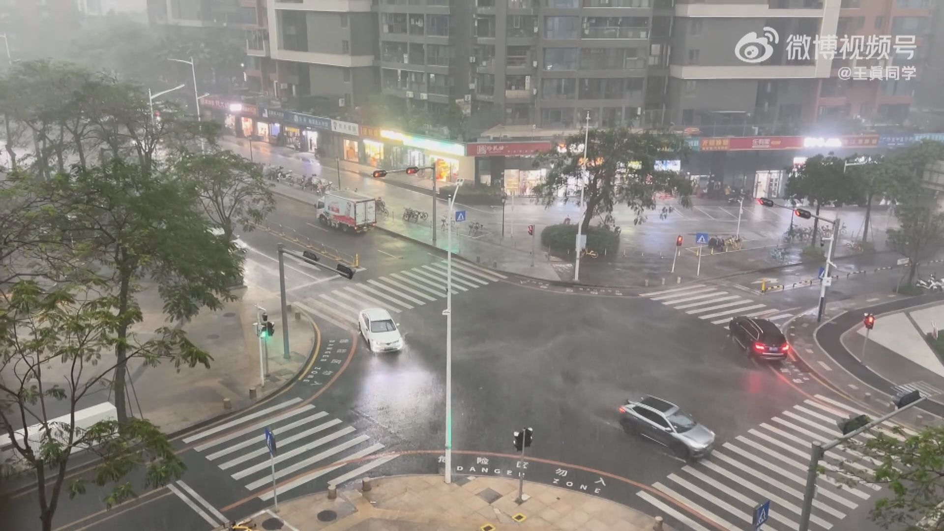 廣東省多地遭遇狂風暴雨