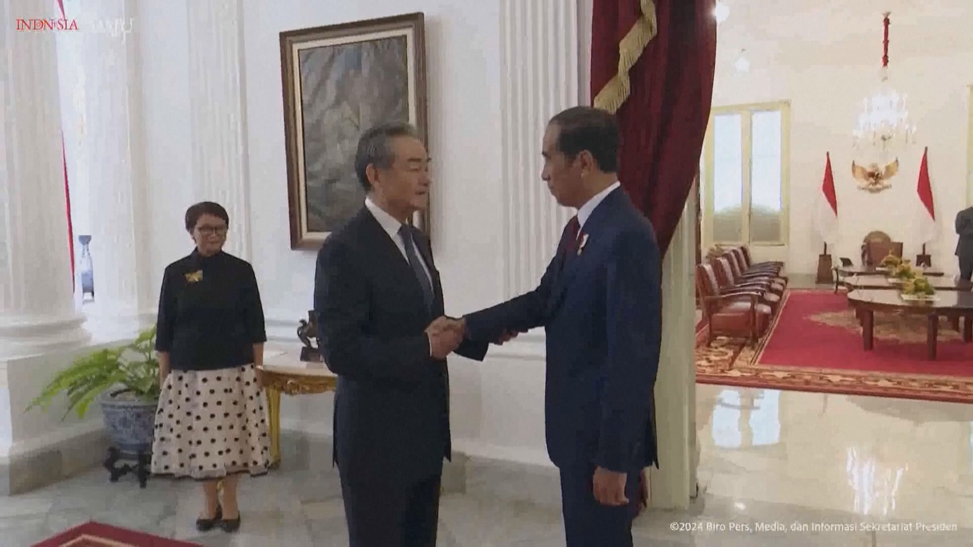王毅訪印尼 會見印尼總統與候任總統