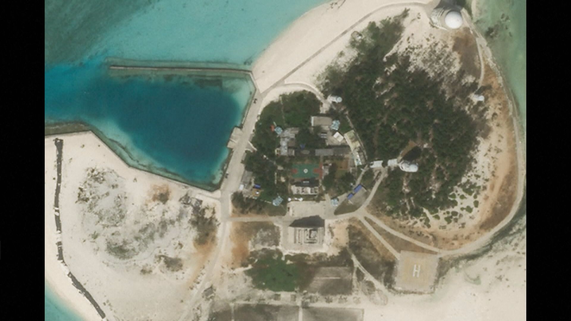 中國據報在南海中建島建機場