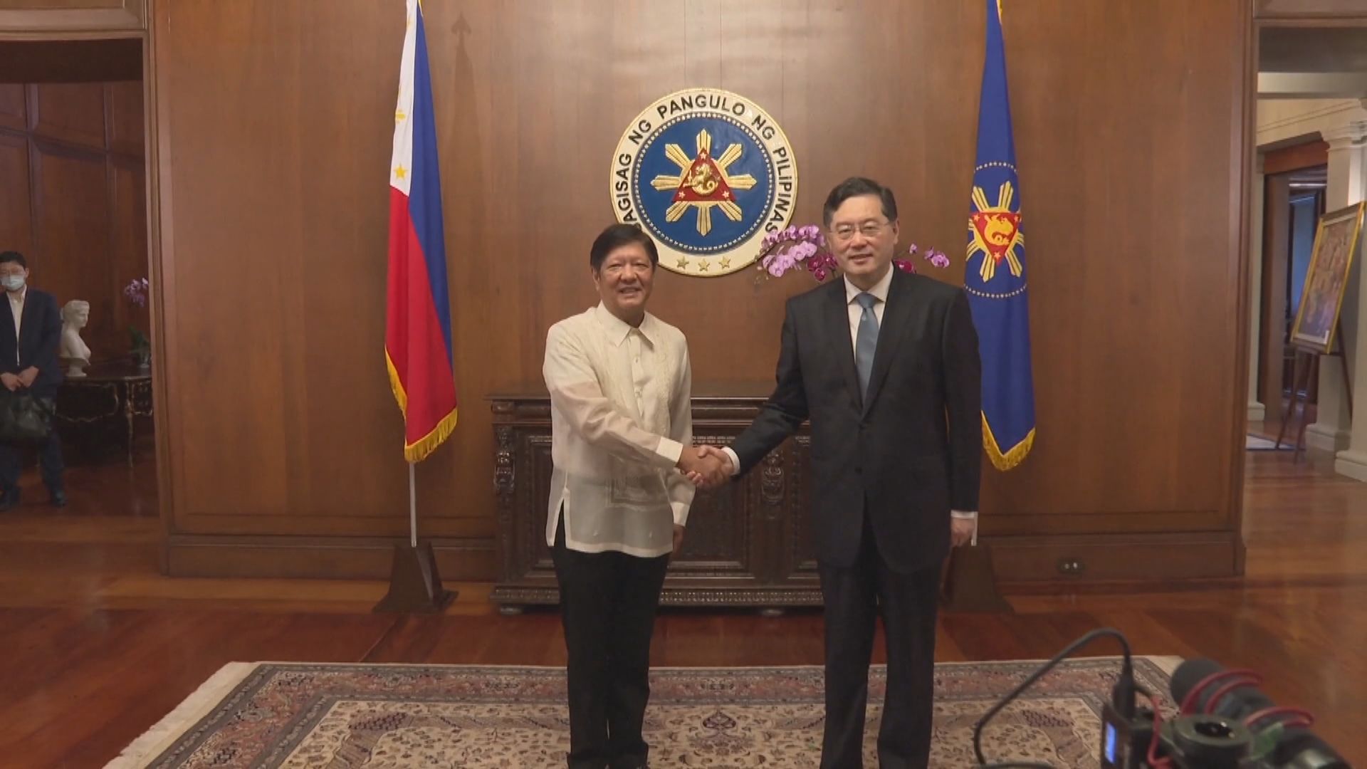 秦剛在菲律賓晤小馬可斯　同意建立溝通渠道解決南海爭端