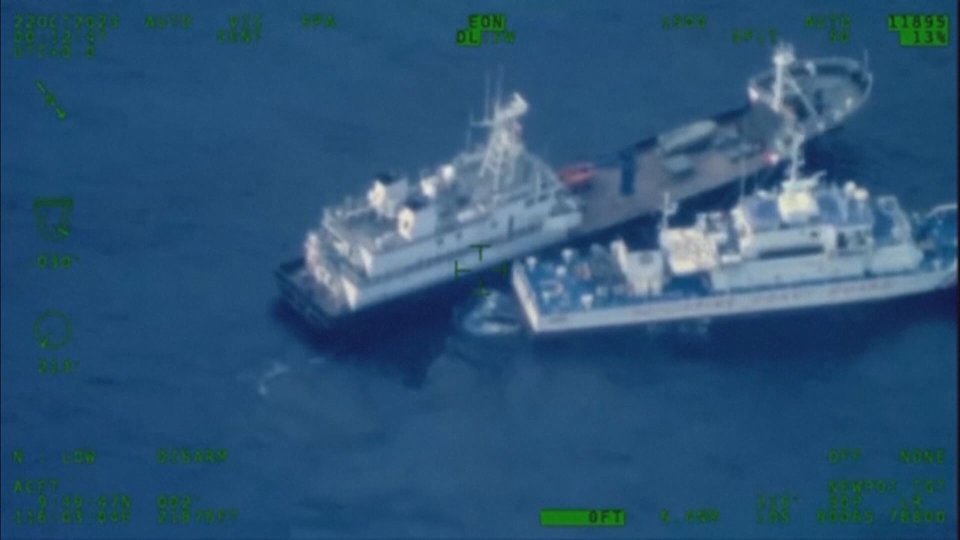 中國海警船驅離非法侵闖黃岩島菲律賓海警船