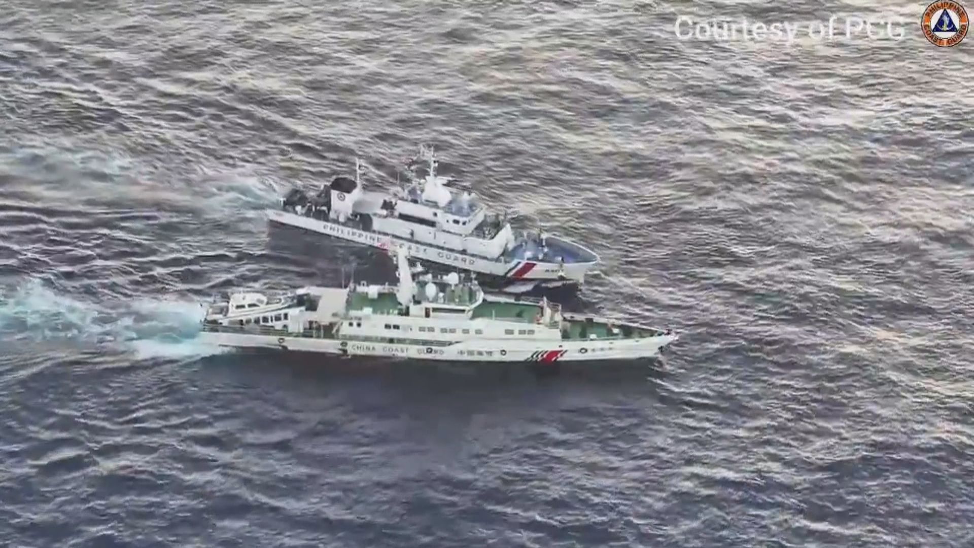 菲律賓海岸防衛隊船隻在仁愛礁與中國海警船擦撞