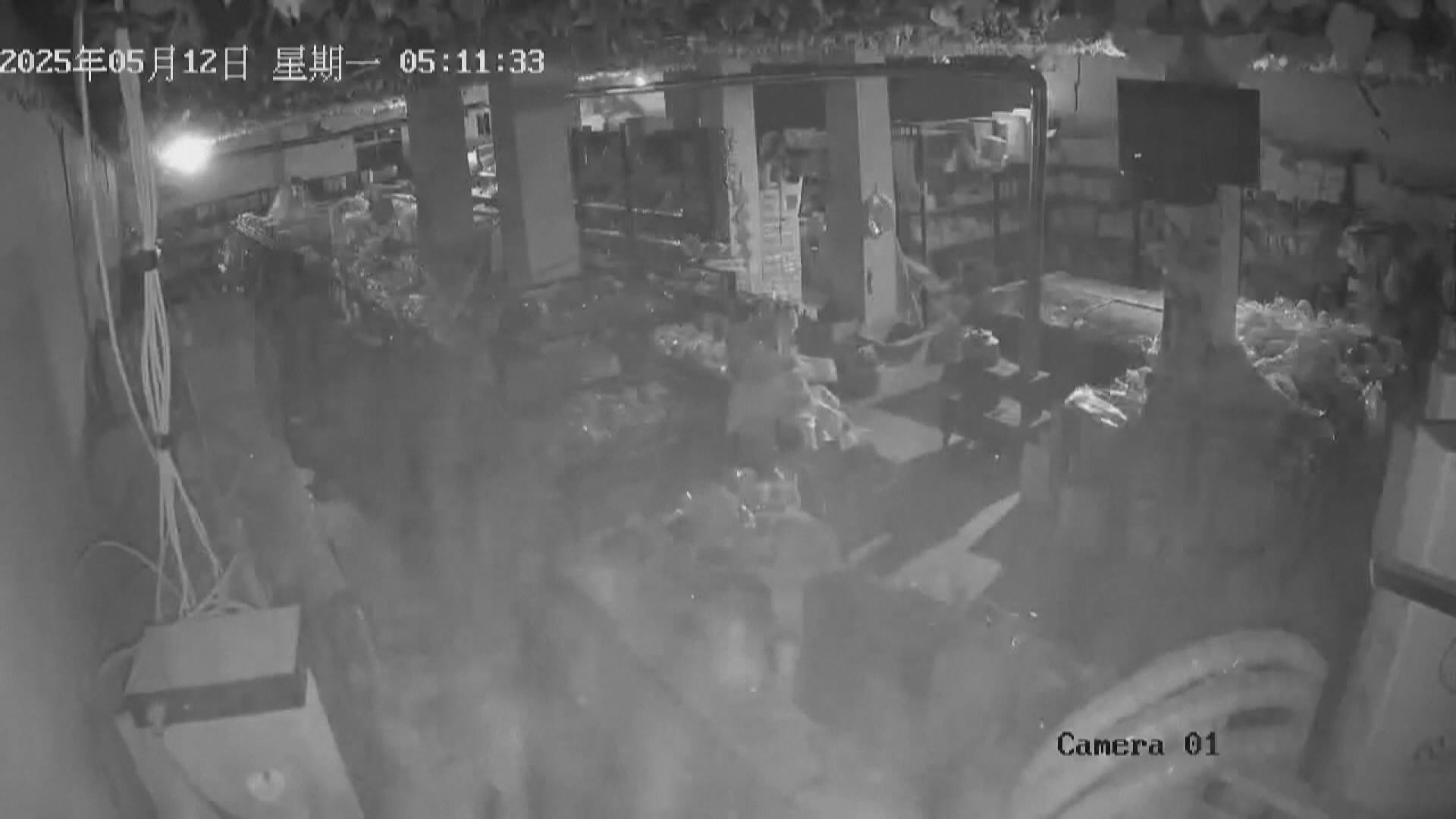 西藏日喀則5.5級地震 店舖貨架猛烈搖晃