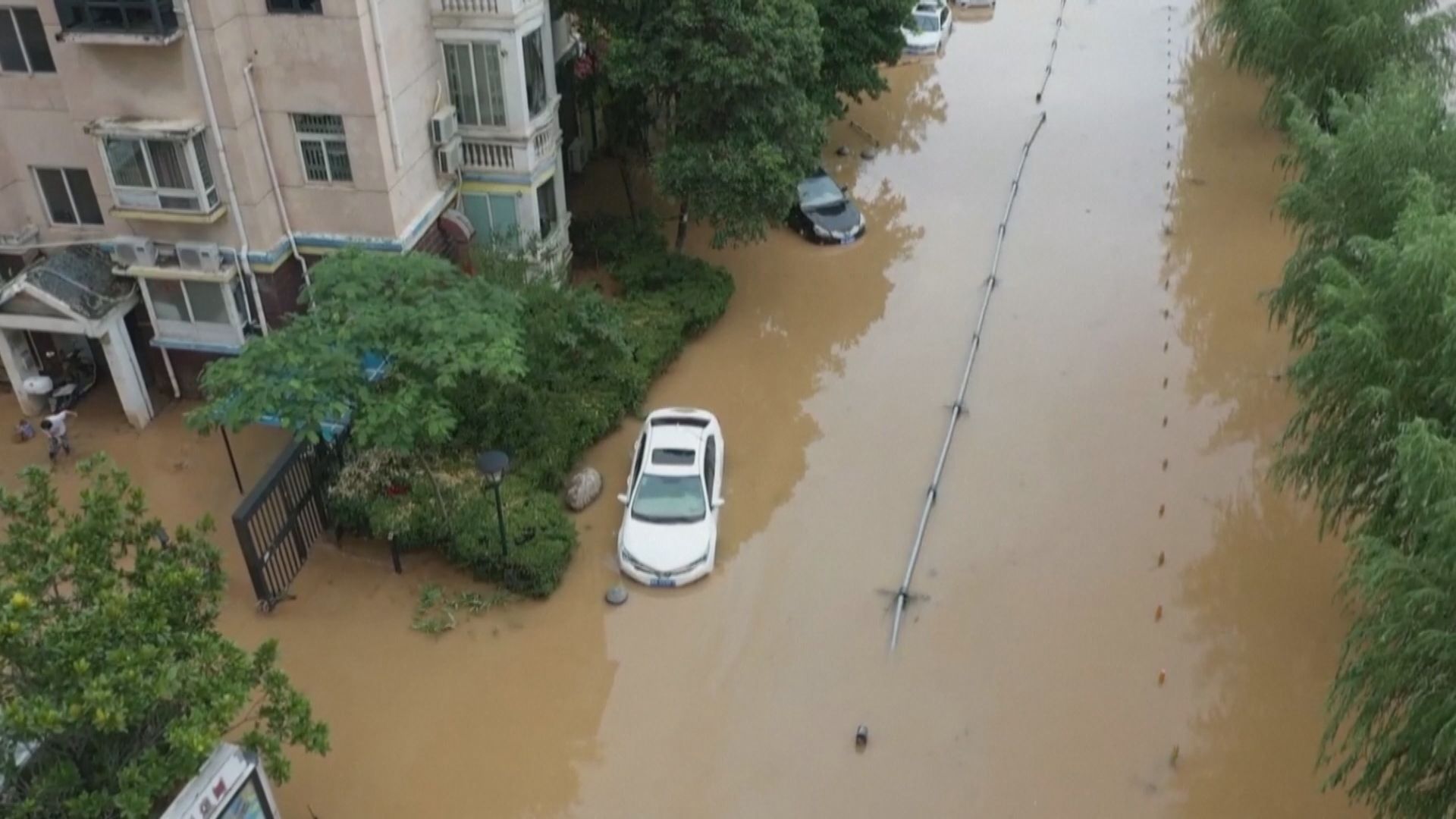 河南洪災增至33死逾三百萬人受災　大批人員展開救援