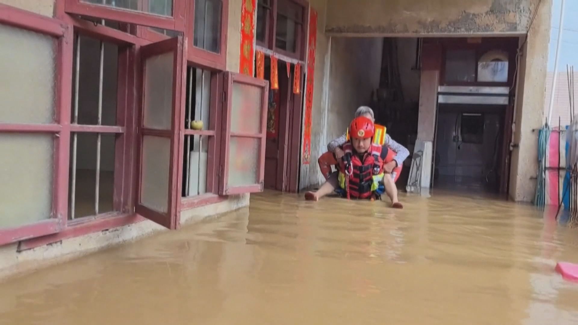兩廣暴雨持續 清遠開閘洩洪嚴防北江近百年一遇洪水