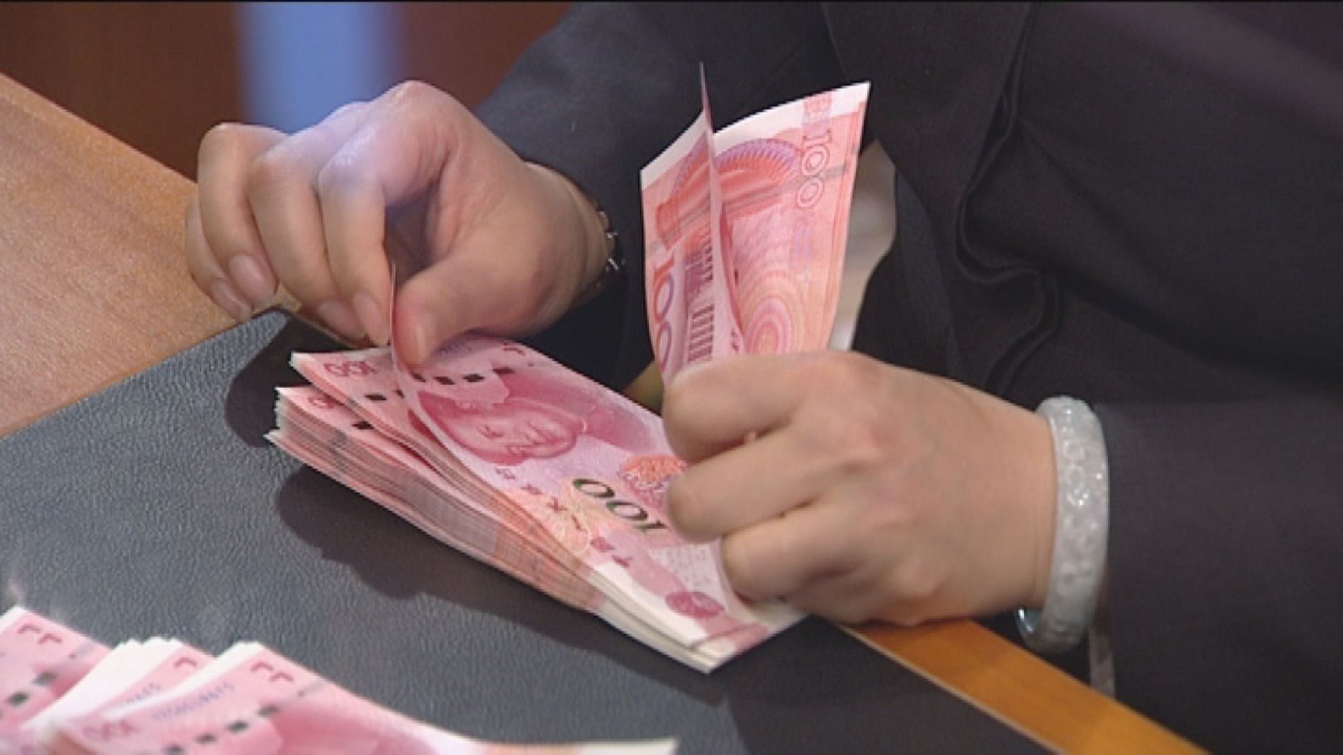 【中國匯市】人民幣中間價見逾一個月最弱