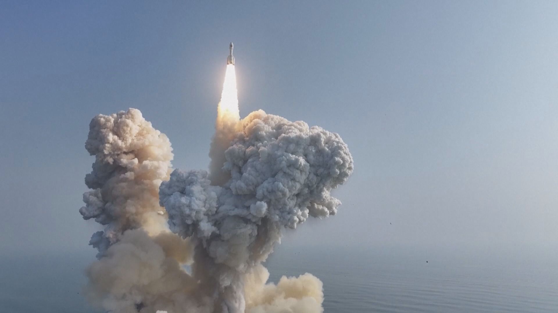 引力一號運載火箭於山東附近海域成功升空
