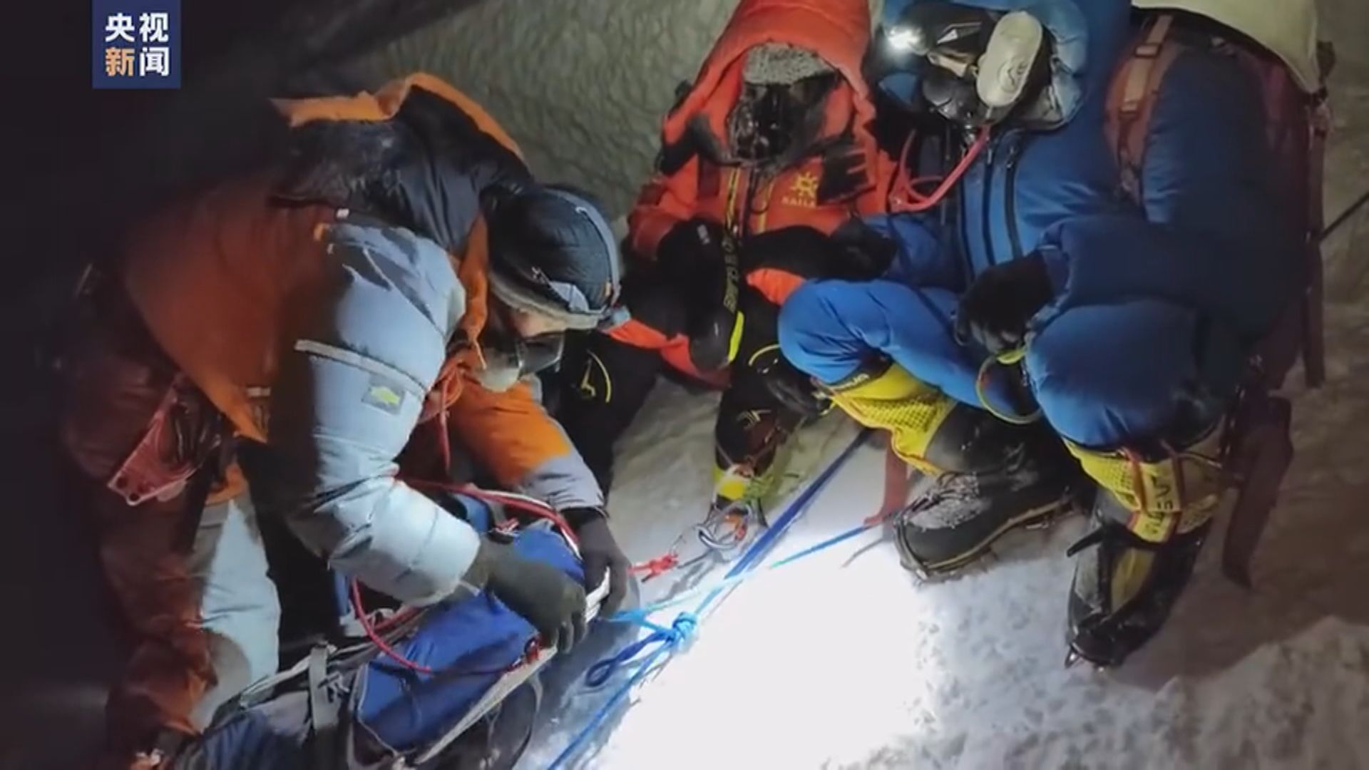 兩名中國登山者為救人放棄登頂珠峰
