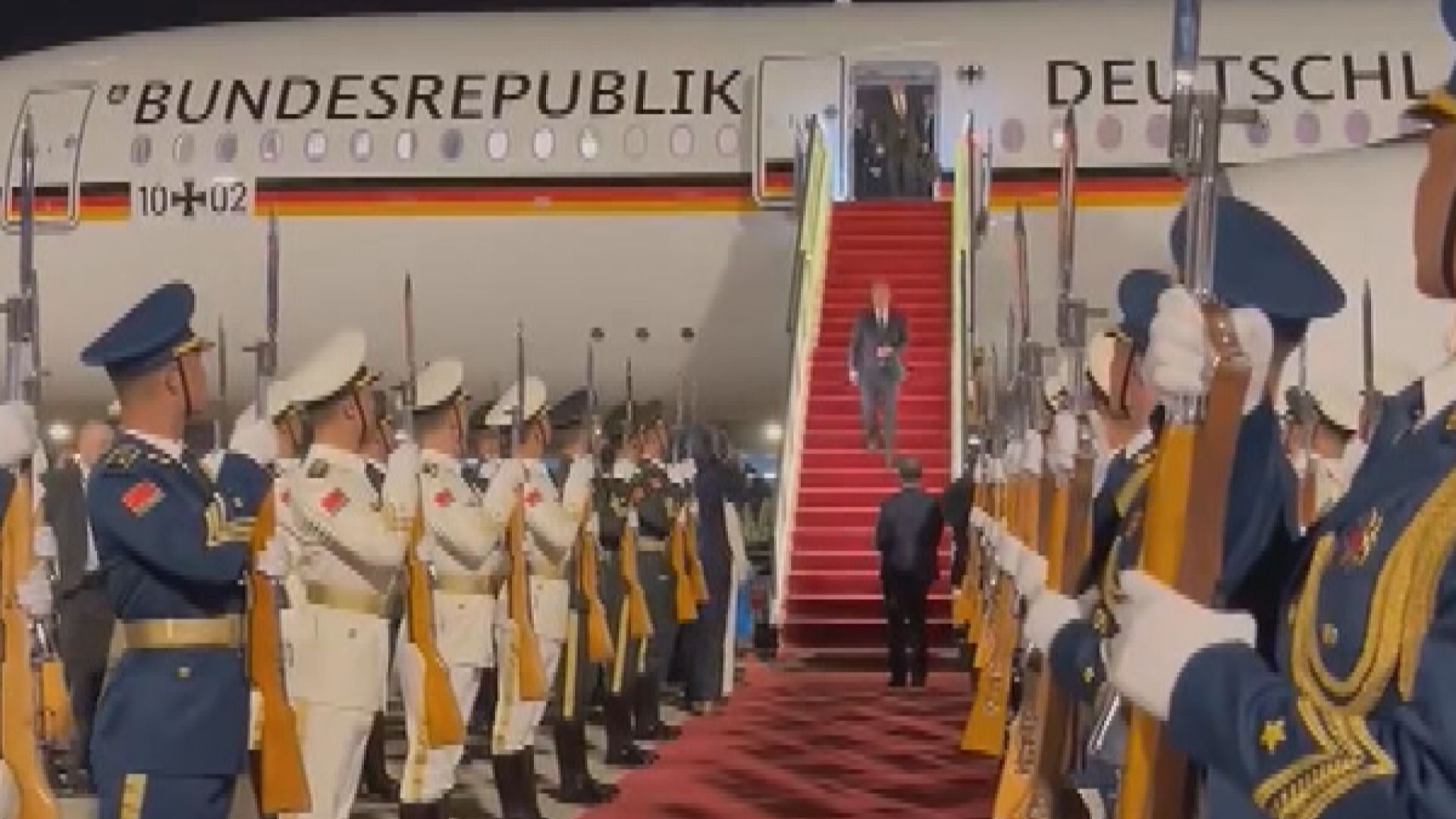 德國總理朔爾茨抵達北京將晤習近平