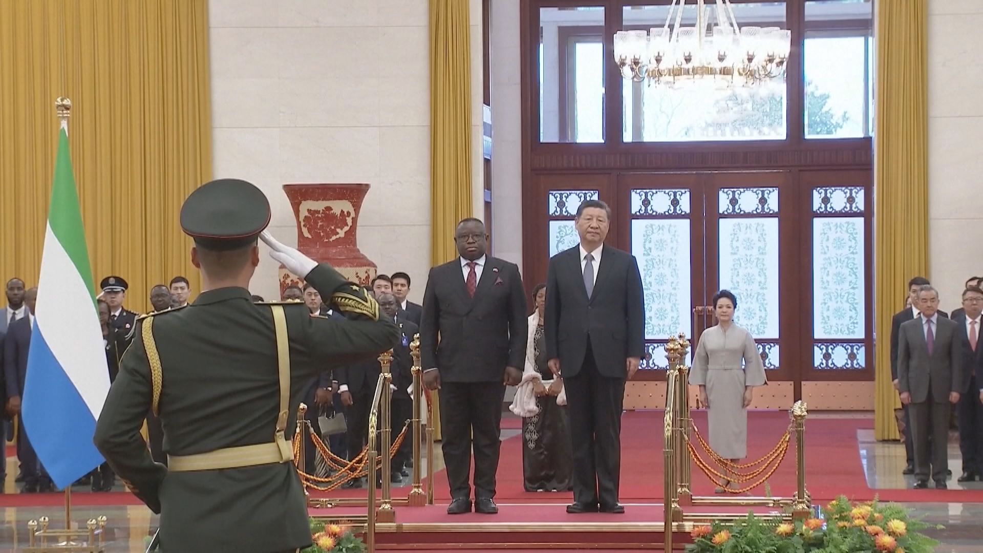 習近平晤塞拉利昂總統比奧 宣布深化全面合作伙伴關係 