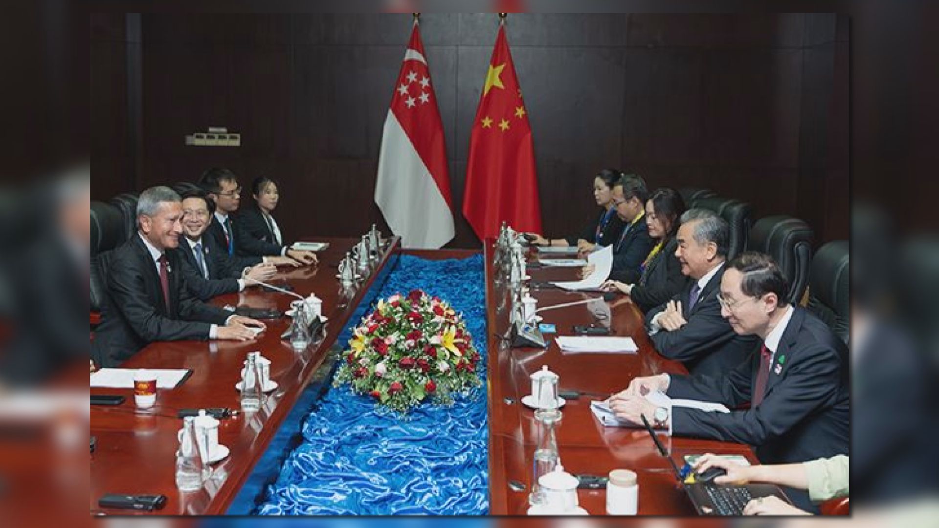 王毅晤新加坡外長　籲推動兩國合作提質升級