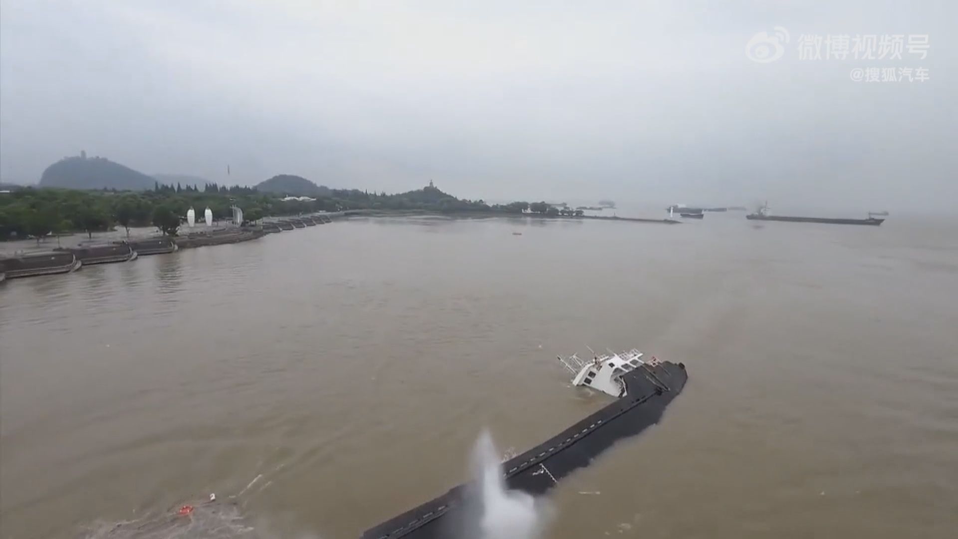 長江南通段發生撞船事故