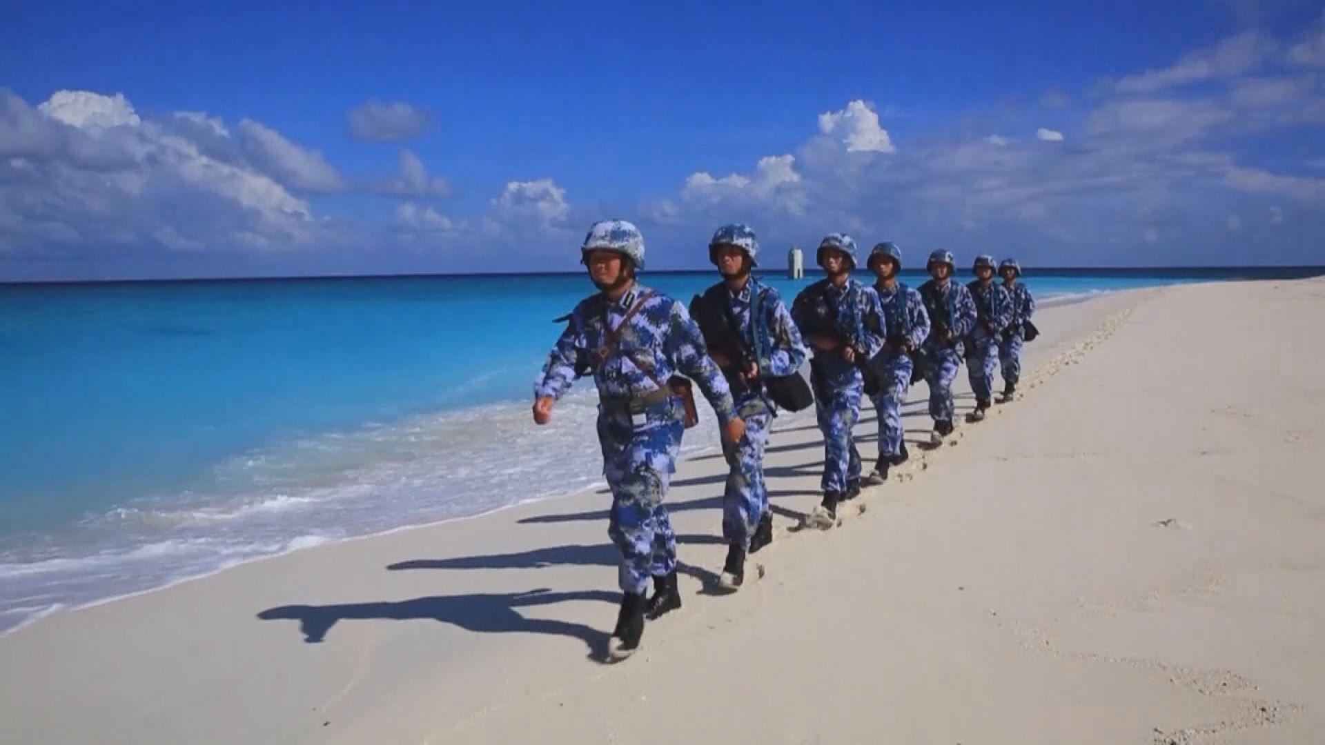 解放軍在黃岩島展開聯合戰備警巡