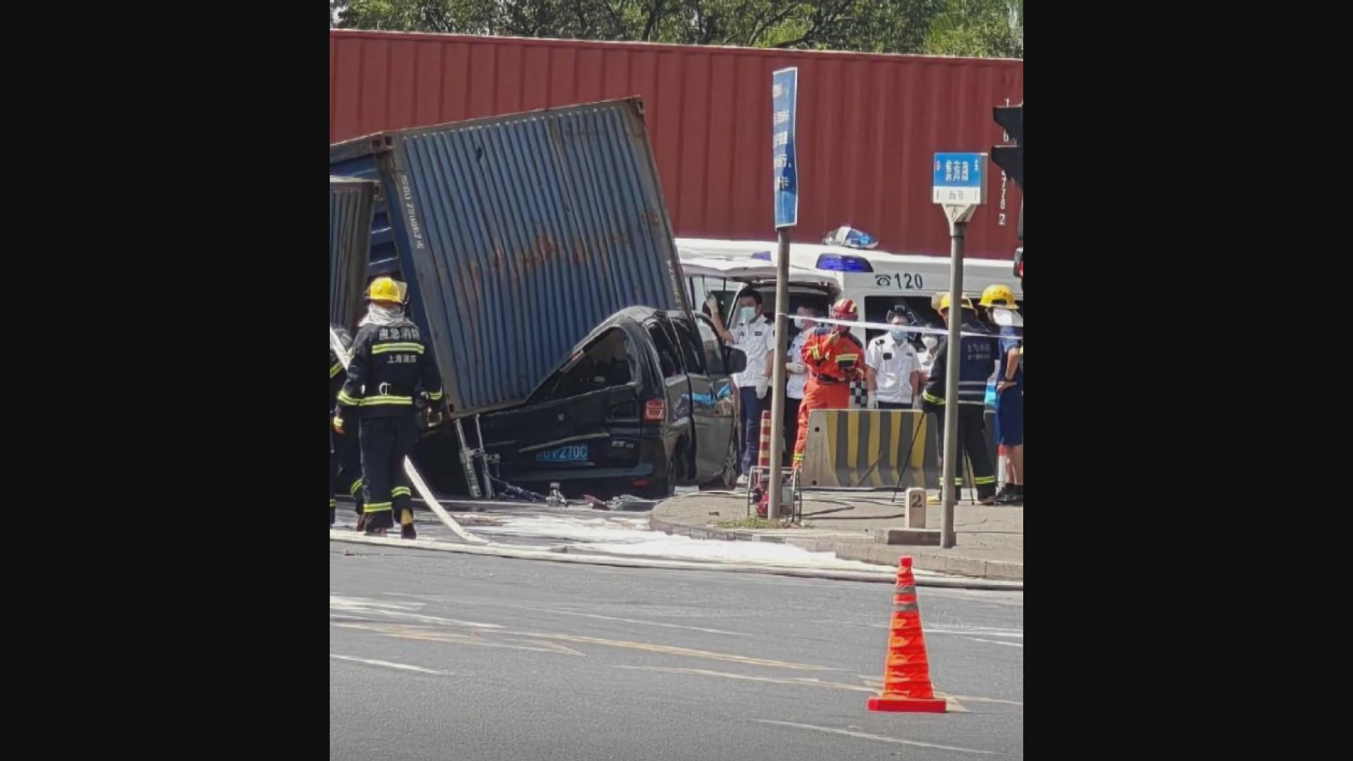 上海嚴重交通事故釀五死　兩人被扣留