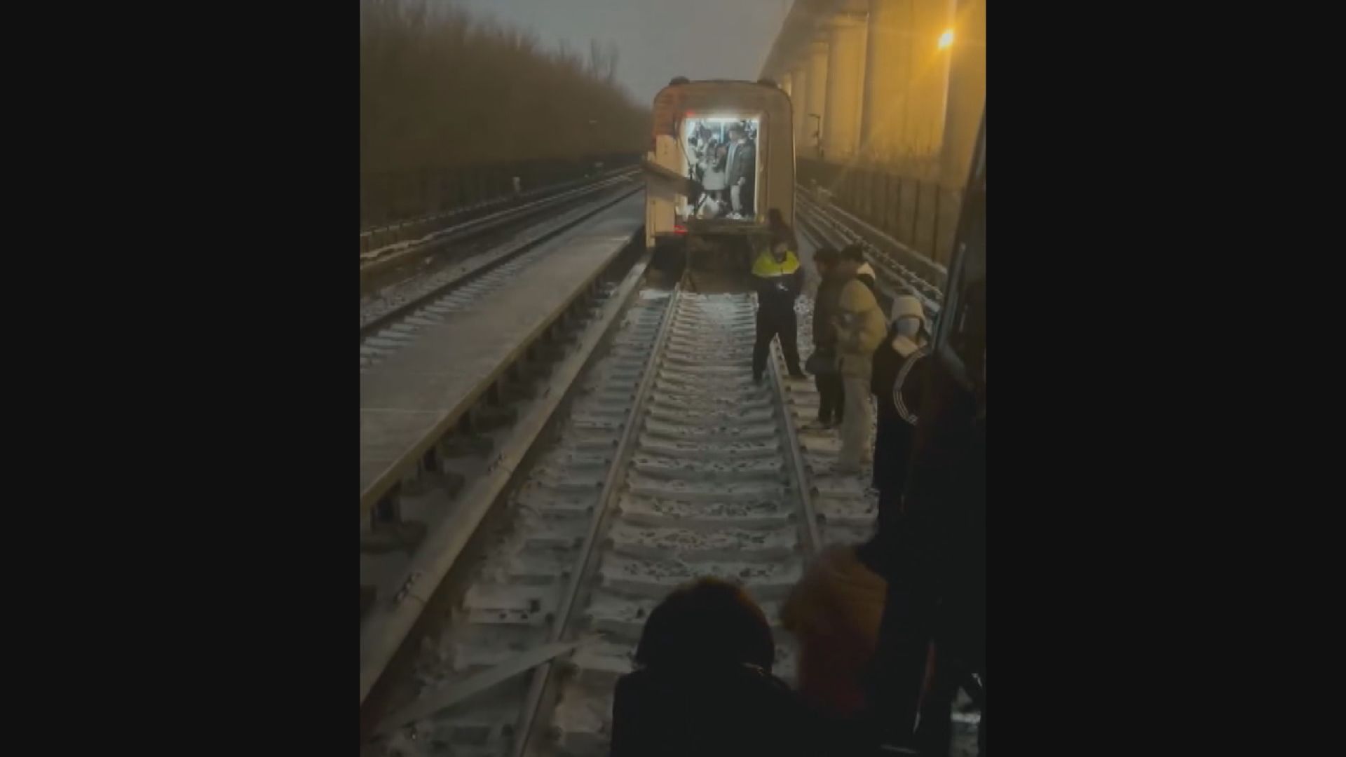 北京地鐵列車追尾事故 調查報告歸咎司機操作不當等因素