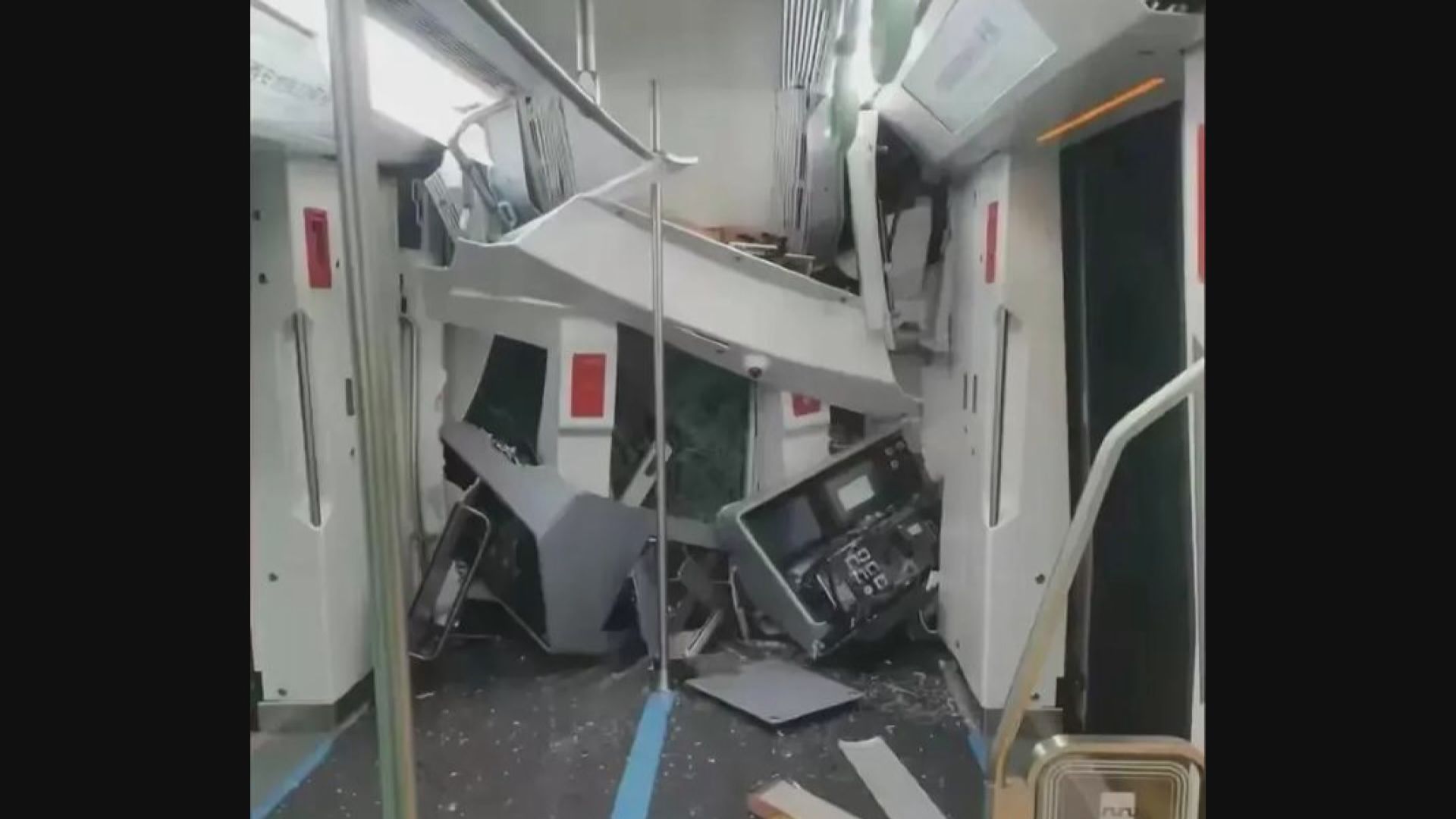 西安地鐵10號線試車時發生事故 列車局部受損