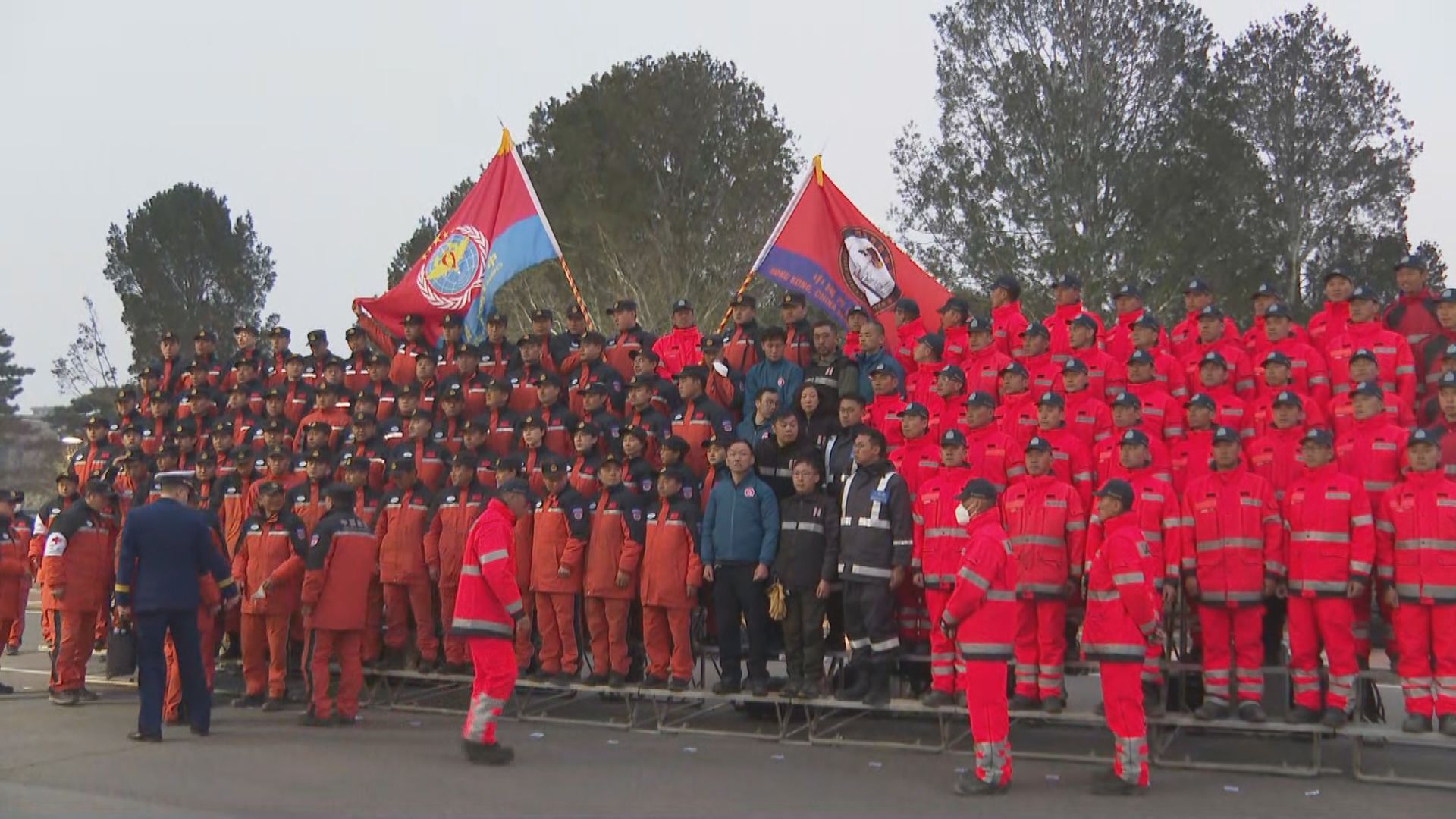 中央政府及香港特區救援隊返抵北京