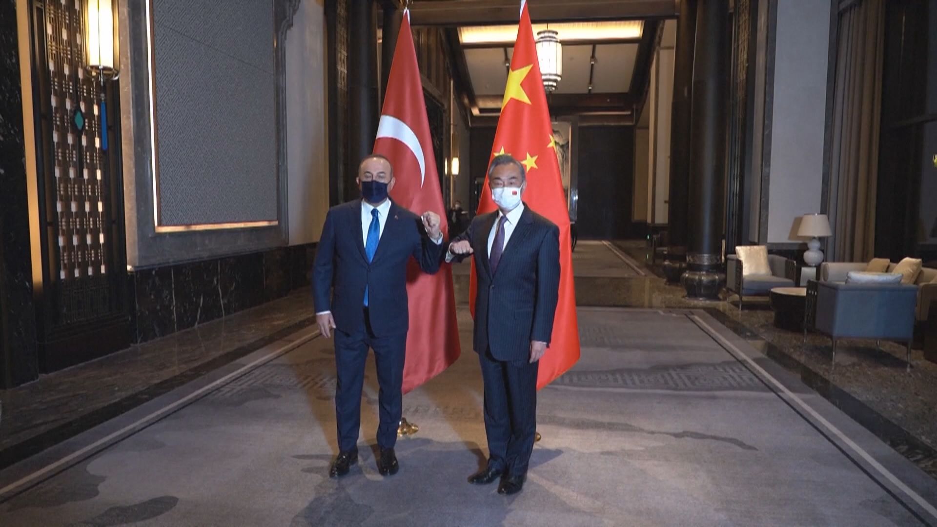 王毅晤土耳其外長冀彼此支持維護本國主權