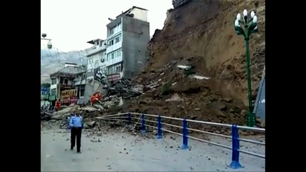甘肅護土牆倒塌壓倒兩棟建築物
