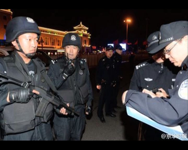 
北京警方舉行反恐突擊演習