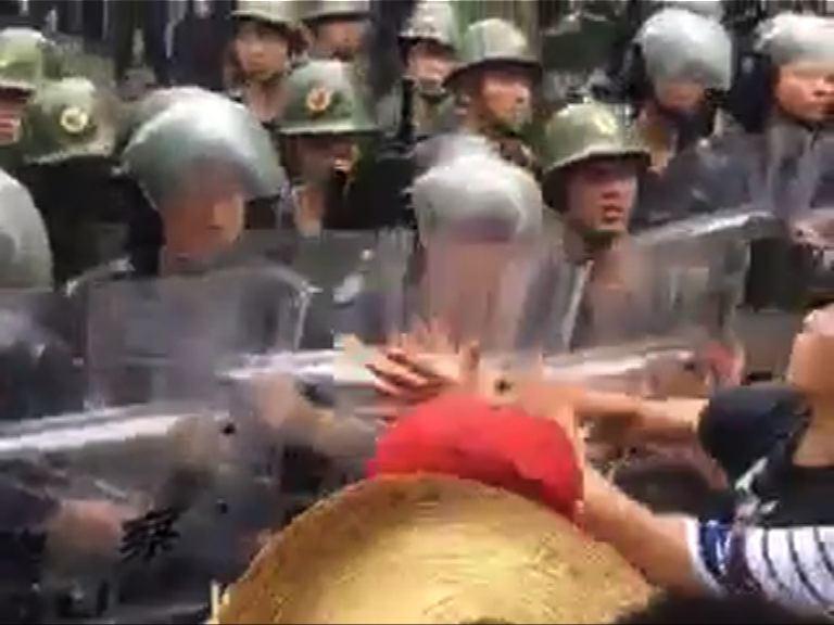 肇慶民眾抗議建焚化爐爆衝突