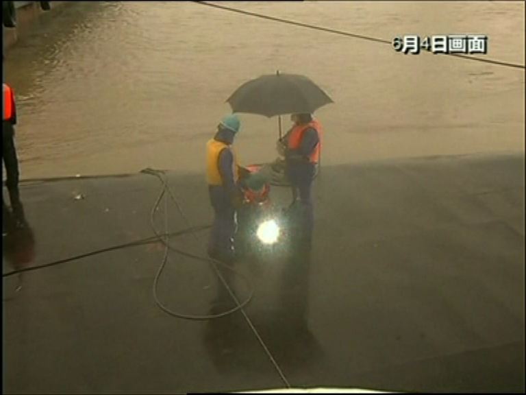 長江客輪翻沉雨勢減料能加快搜救