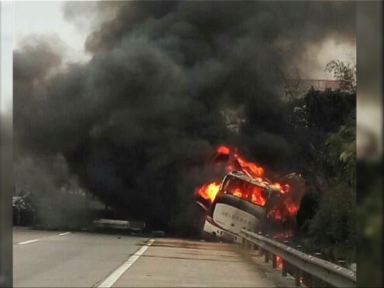 滬昆高速公路四車相撞21人死