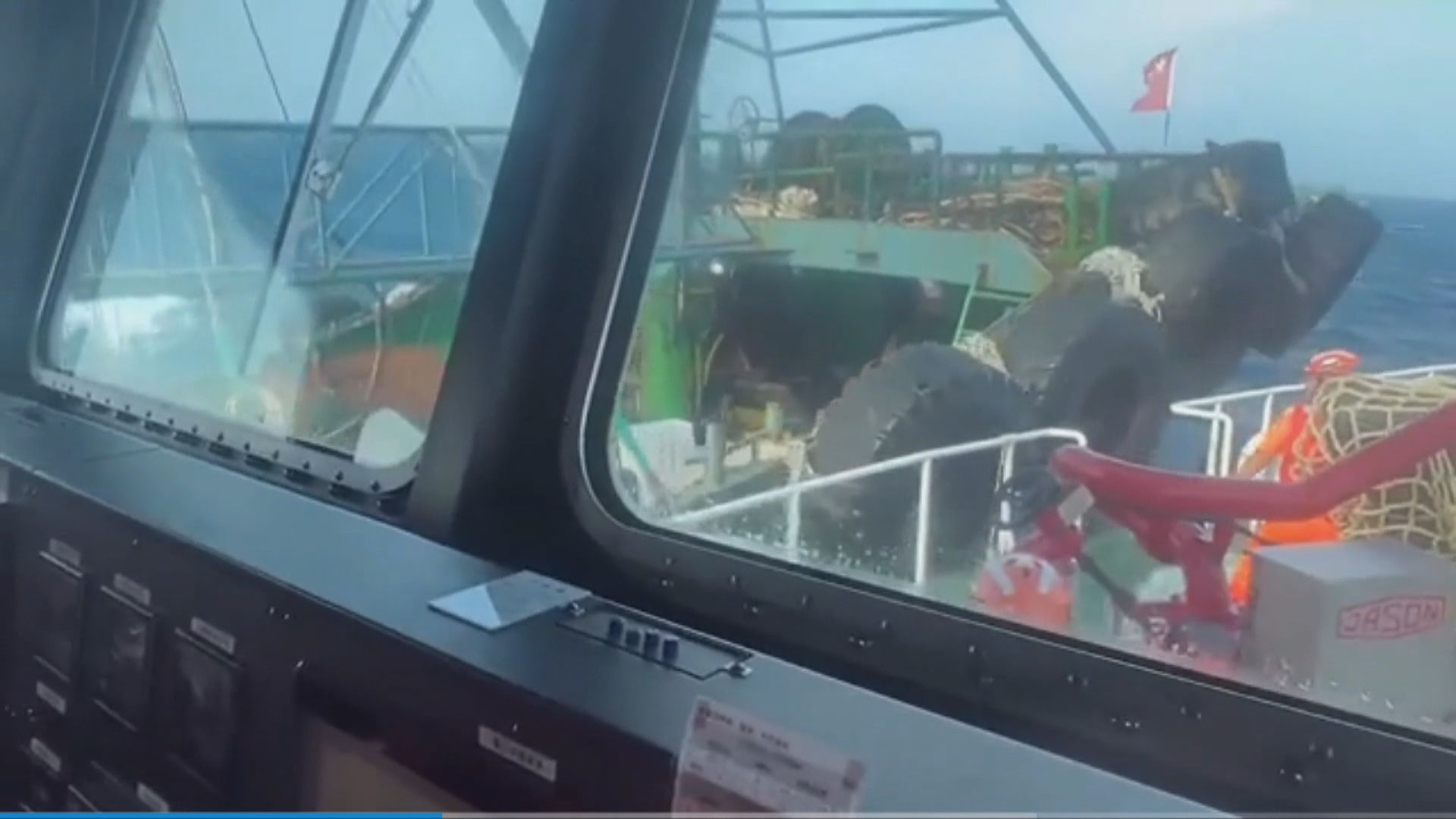 台灣海巡署稱在新竹海域扣押一艘越界捕撈的大陸漁船和17人