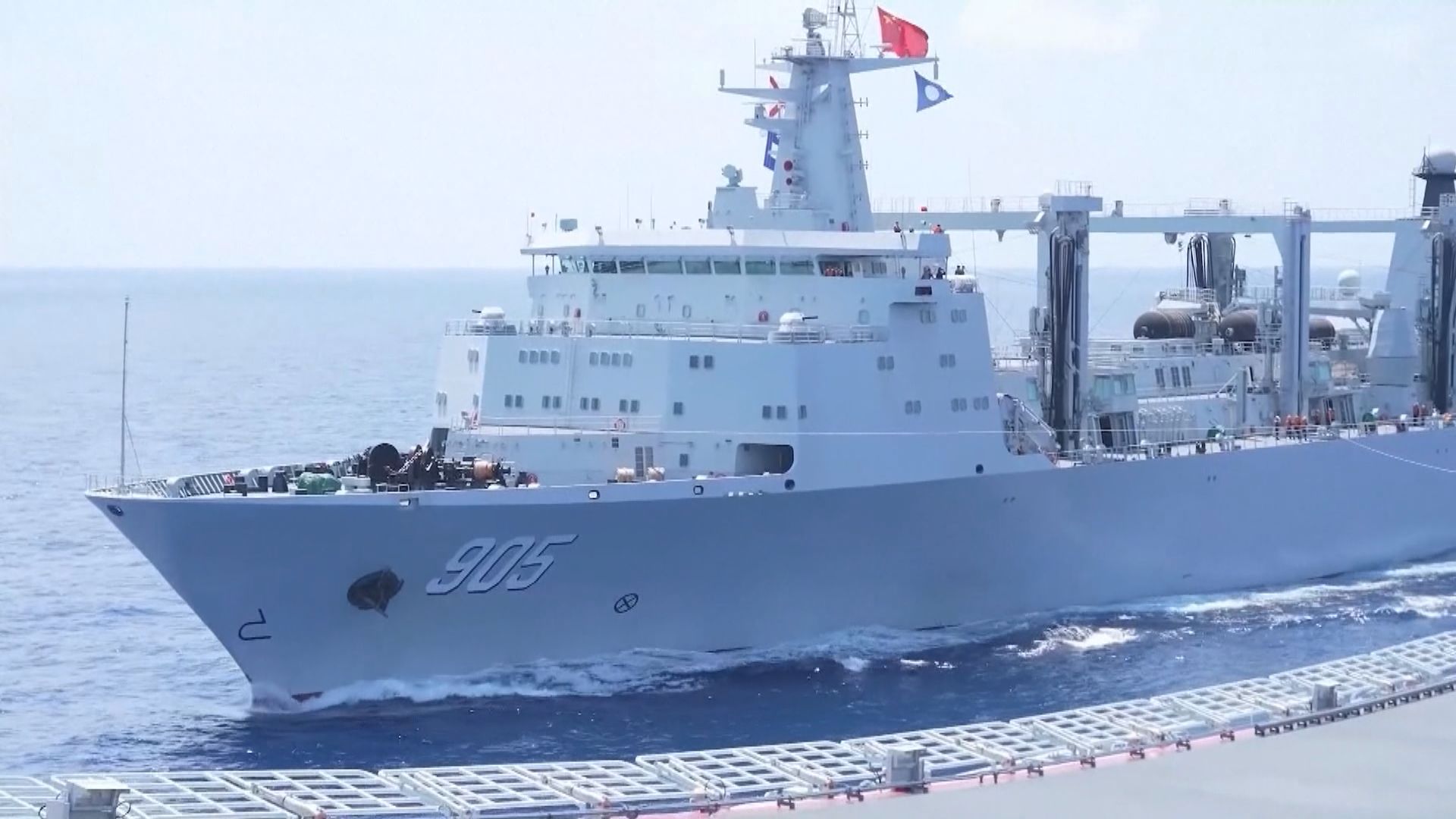 解放軍航母山東艦編隊通過台灣海峽
